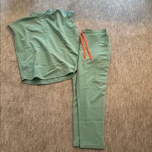 NEW Petite Figs scrub set